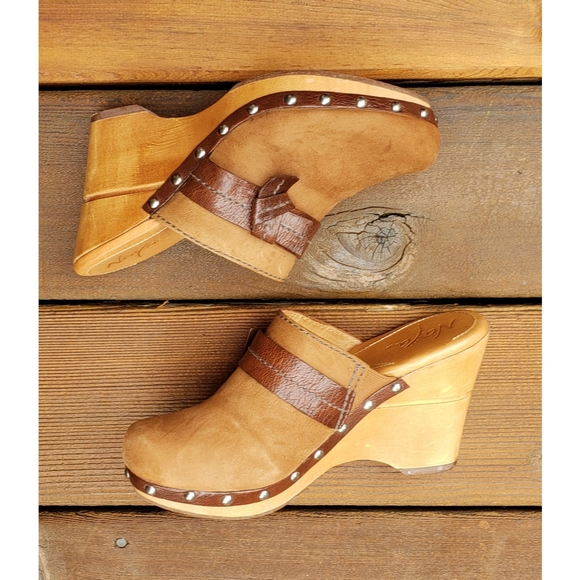 Anthropologie Shoes - Anthropologie Naya Irina Suede Wedge Clog 7.5W